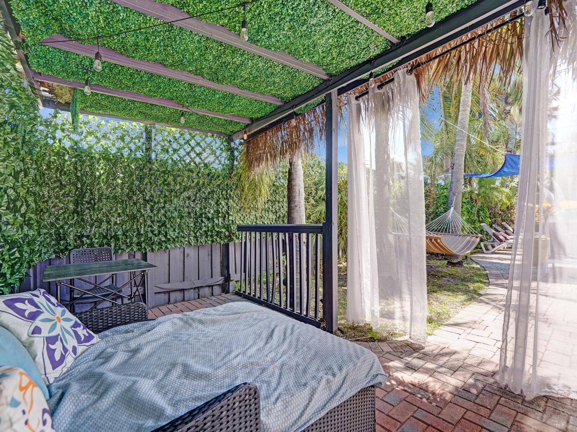 Large Gay Men'S 1 Bedroom W Gameroom Heated Pool Clothing Optional Oakland Park Exterior foto